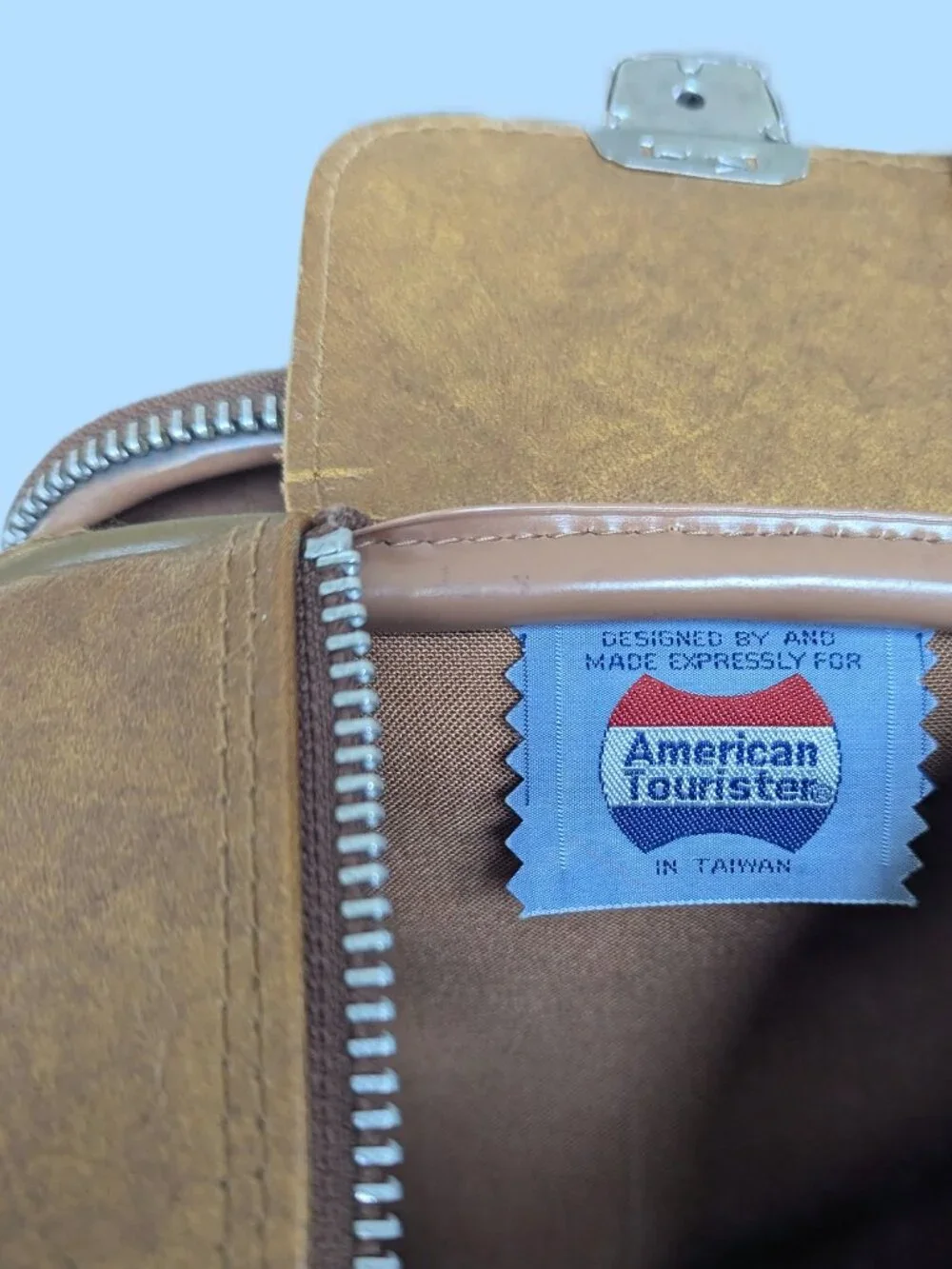Vintage American Tourister 1970's Carry on bag w adjustable shoulder strap